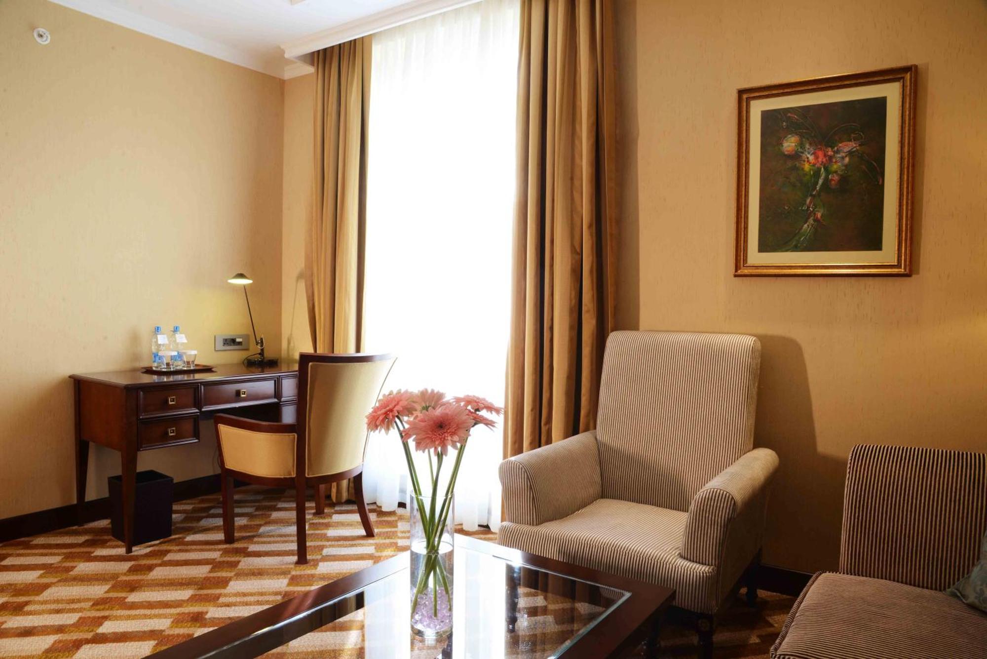 Lotte City Hotels Tashkent Palace Rom bilde